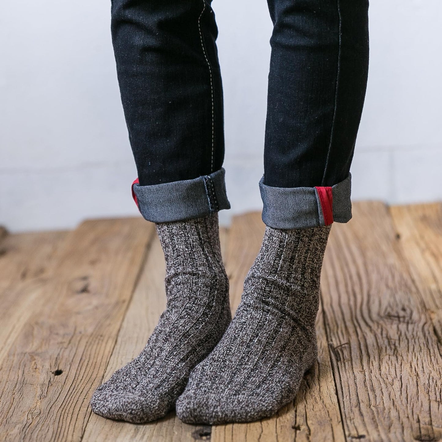 HUGSWEET 6 Pairs Warm Socks for Men Thick Winter Socks Thermal Wool Soft Hiking Crew Socks with Gifts Box