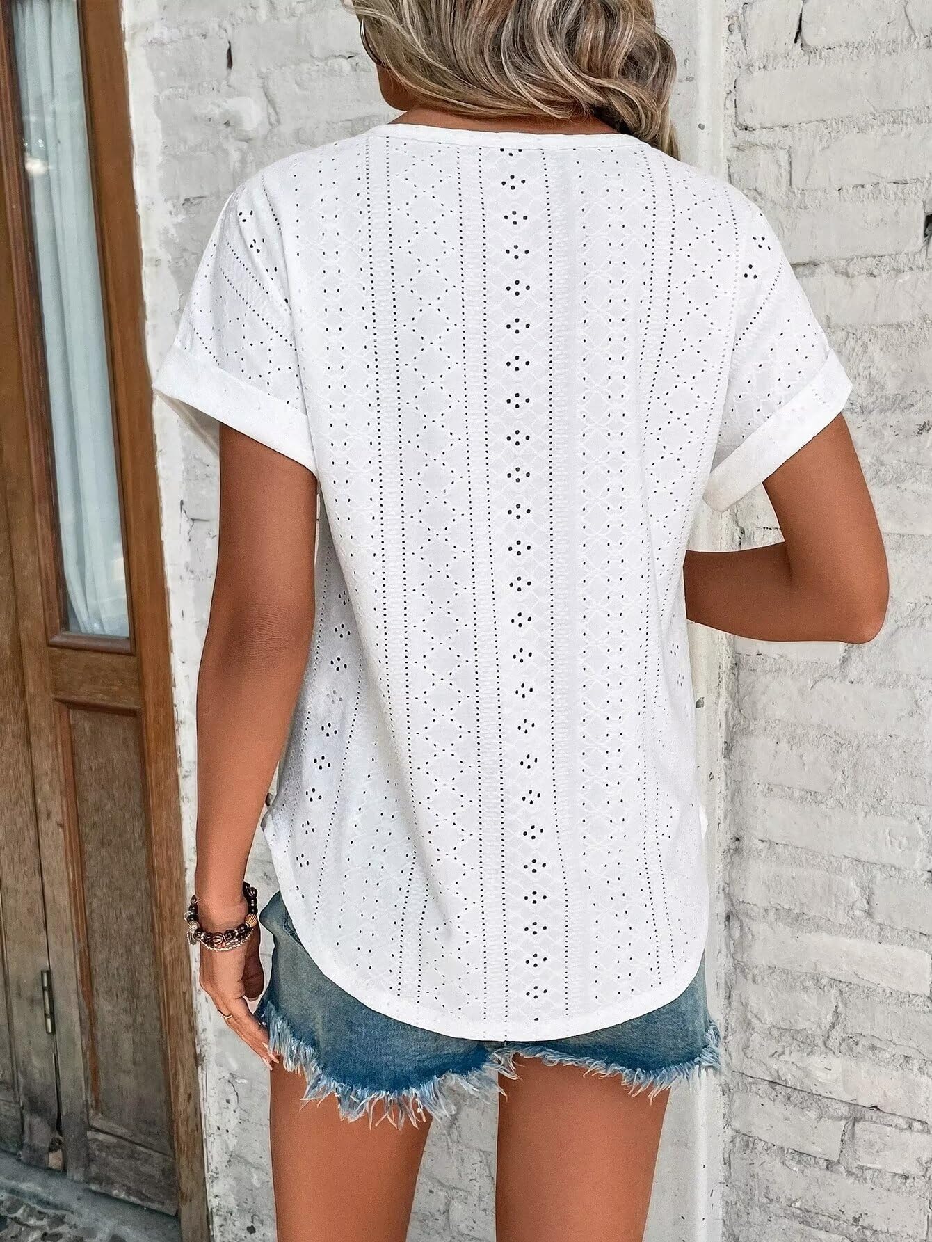 Bliwov Womens Tops Eyelet Embroidery Summer Spring Curved Hem Short Sleeve Trendy T Shirts Outfits Beach Vacation Clothes,White,L